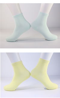 襪間品味 從韓版純色中筒襪看四季穿搭的實(shí)用美學(xué)